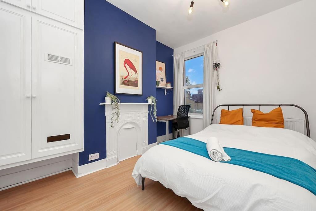 Apartment Enquires At The Panel By Harlington 8 Bed *