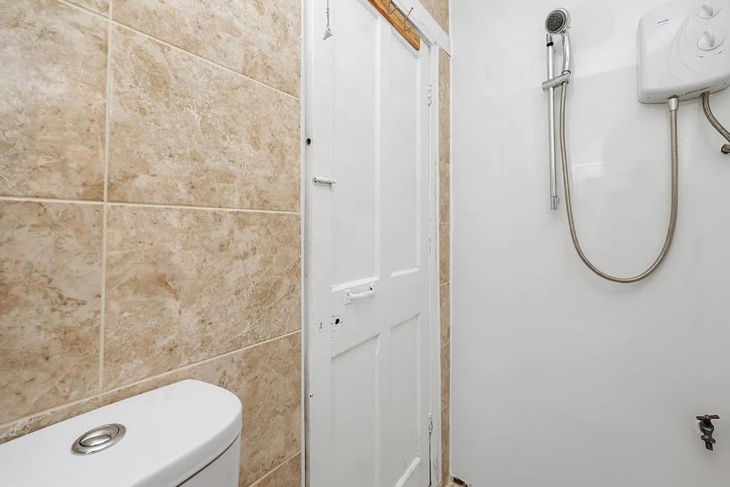 Enquires At The Panel By Harlington 8 Bed *