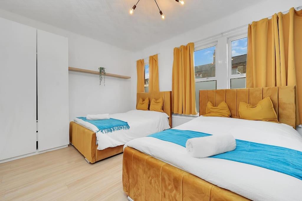 Enquires At The Panel By Harlington 8 Bed * London