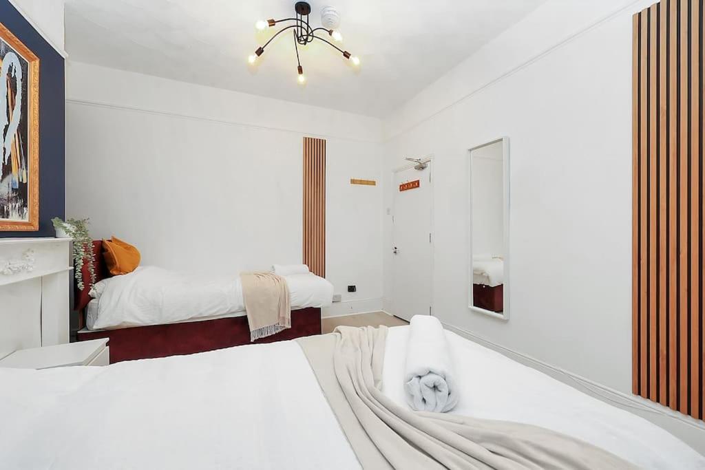 Enquires At The Panel By Harlington 8 Bed Apartment *