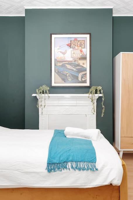 Apartment Enquires At The Panel By Harlington 8 Bed *