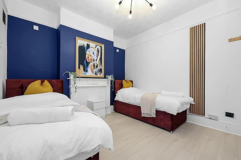 Enquires At The Panel By Harlington 8 Bed Apartment *