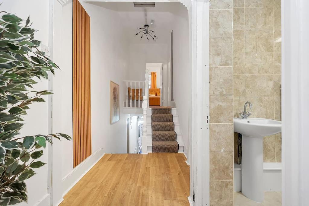 Enquires At The Panel By Harlington 8 Bed Apartment London
