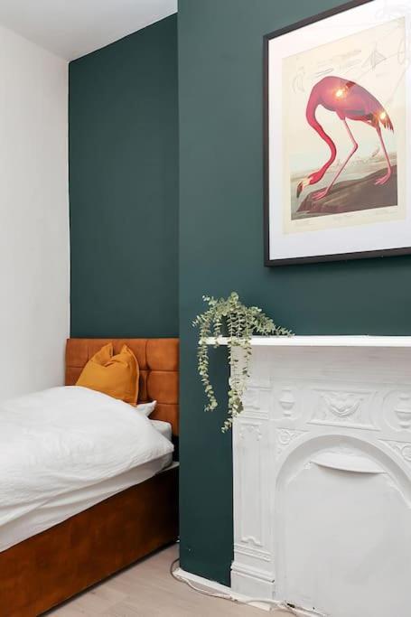 Enquires At The Panel By Harlington 8 Bed Apartment *