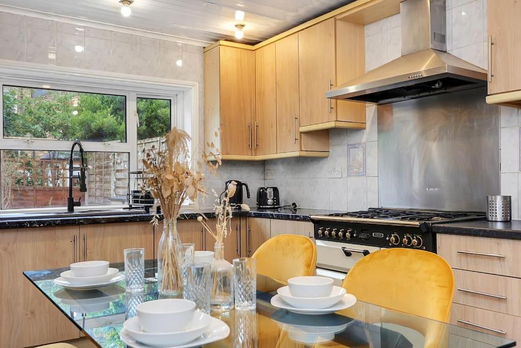 Enquires At The Panel By Harlington 8 Bed Apartment London