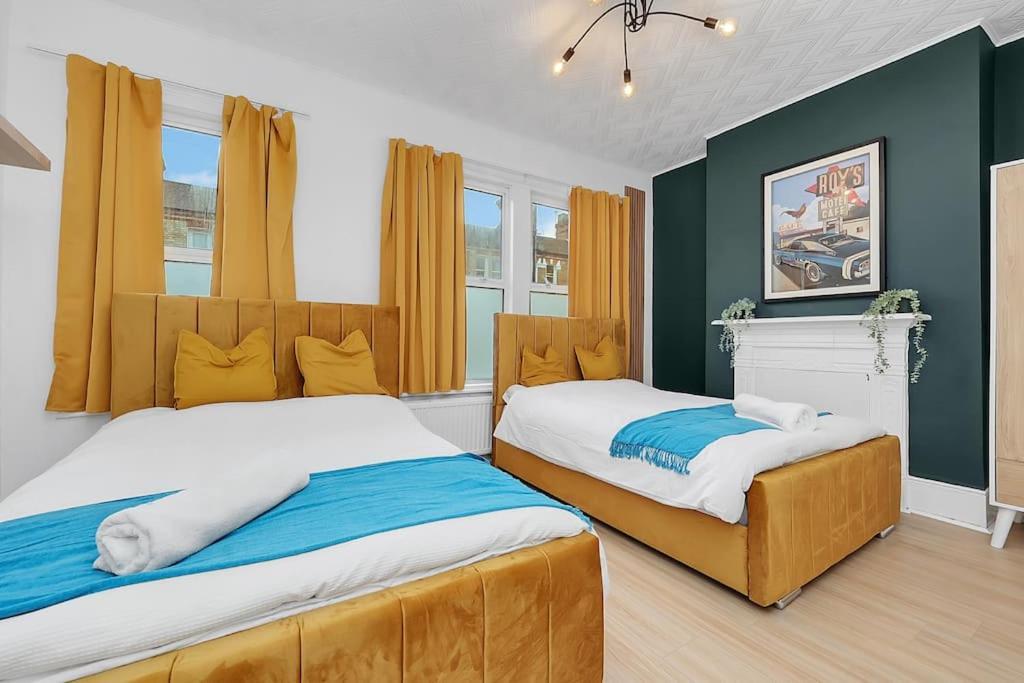 Apartment Enquires At The Panel By Harlington 8 Bed