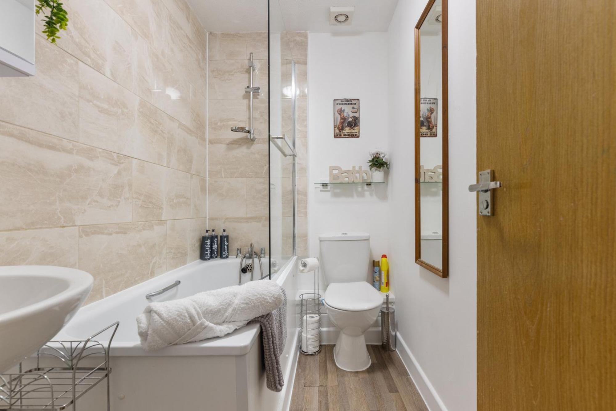 Apartment Short At Claire Place London