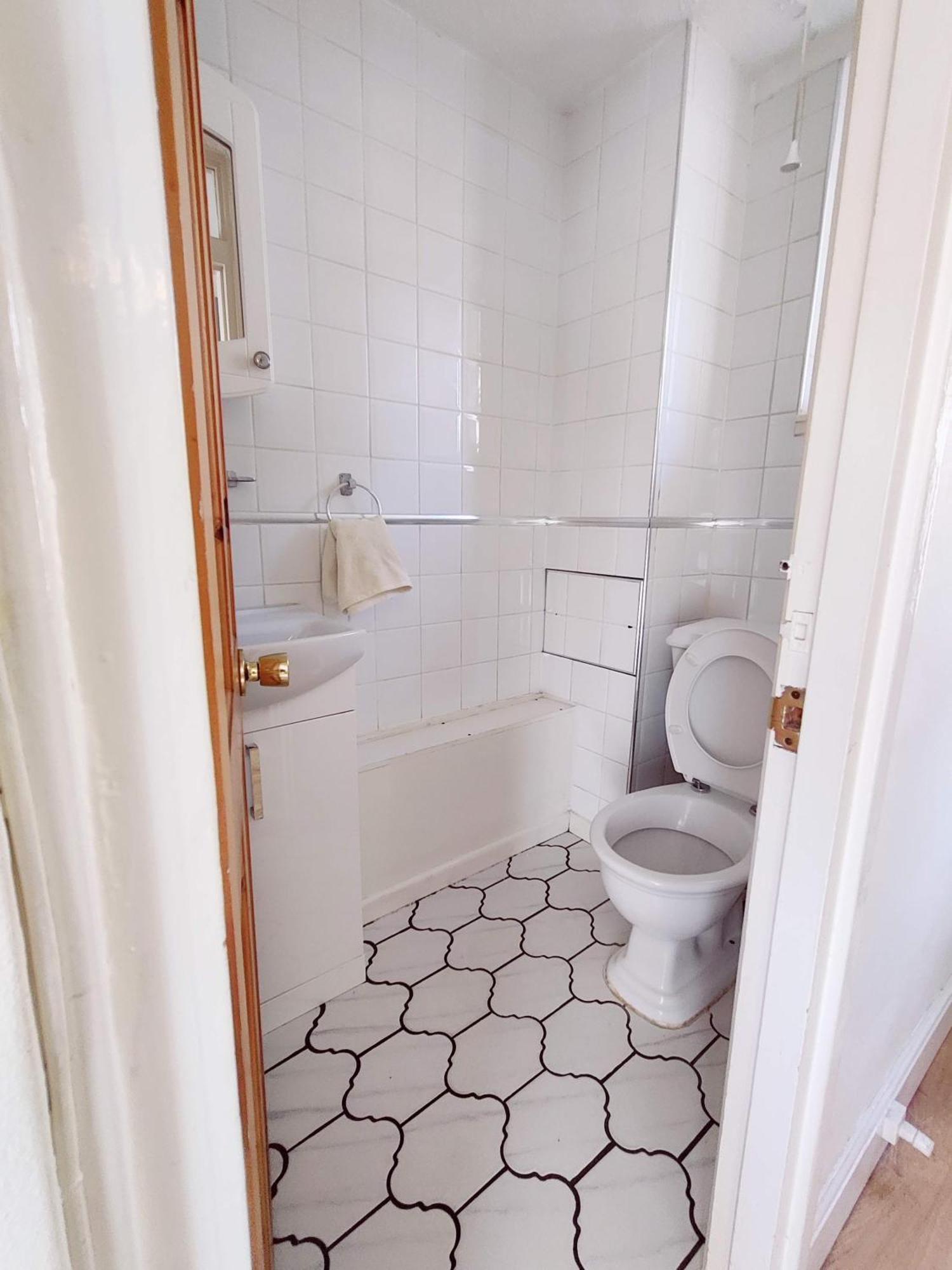 Spacious 3 Bedroom Whitechapel - 9 Mins From Tower Bridge With Free Parking & Garden Semesterbostad