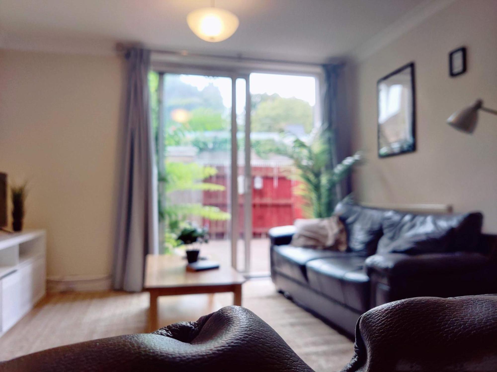 Semesterbostad Spacious 3 Bedroom Whitechapel - 9 Mins From Tower Bridge With Free Parking & Garden London