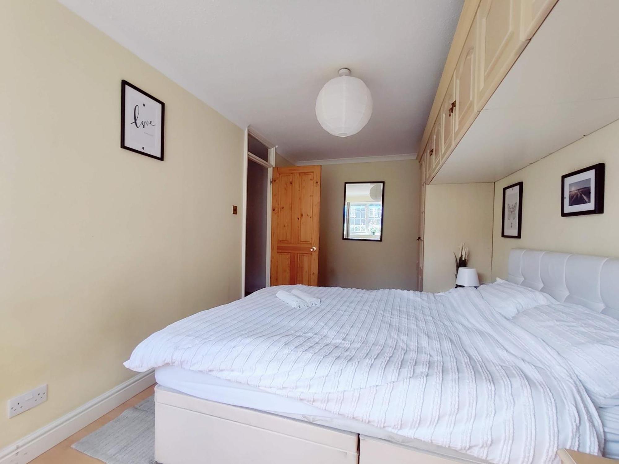 Spacious 3 Bedroom Whitechapel - 9 Mins From Tower Bridge With Free Parking & Garden London