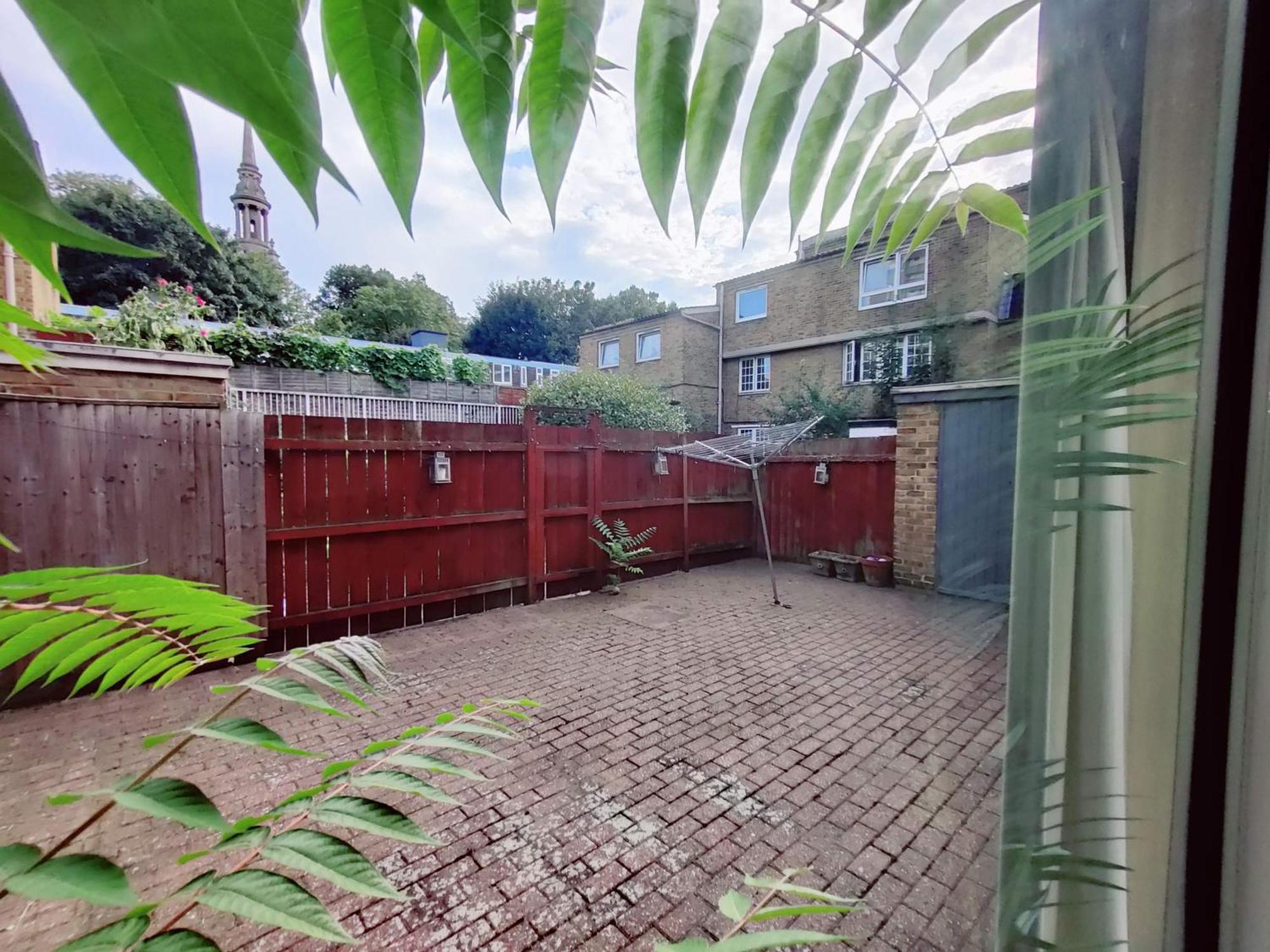 Spacious 3 Bedroom Whitechapel - 9 Mins From Tower Bridge With Free Parking & Garden Semesterbostad *