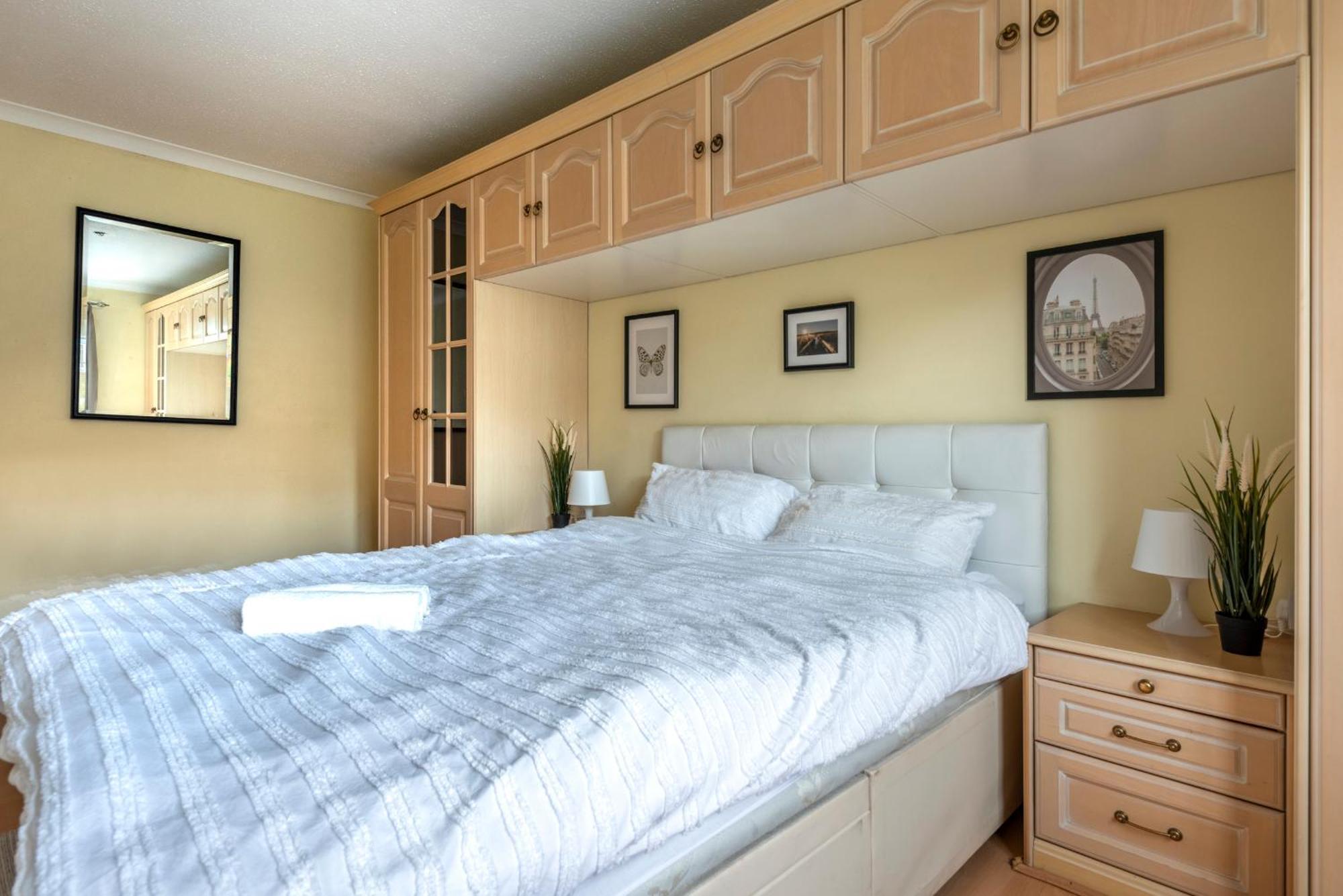 Semesterbostad Spacious 3 Bedroom Whitechapel - 9 Mins From Tower Bridge With Free Parking & Garden
