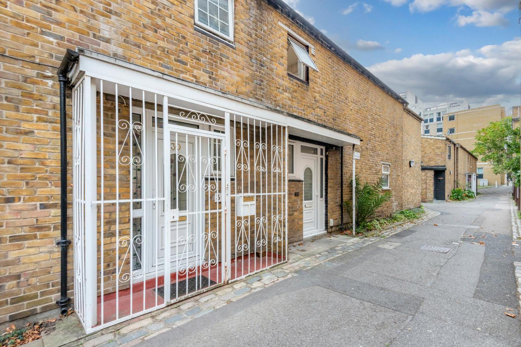 Spacious 3 Bedroom Whitechapel - 9 Mins From Tower Bridge With Free Parking & Garden * London