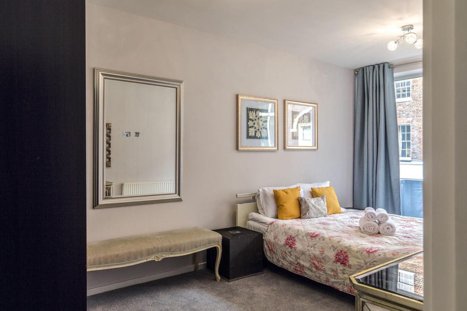 Picktheplace 3-bedroom Portman Square Apartment