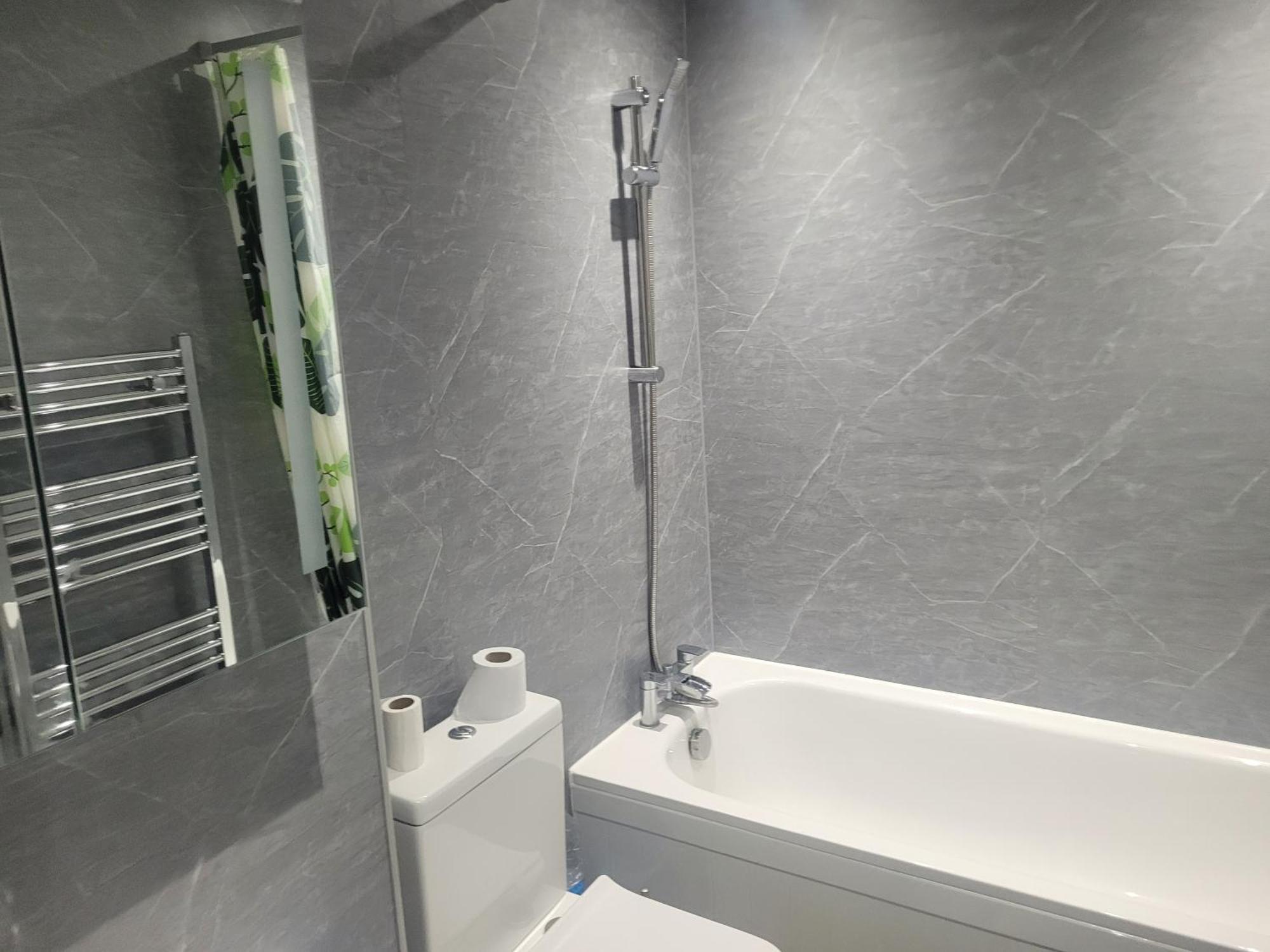 Homestay Private Rm In A 2 Bed Near 4 Train Stations *
