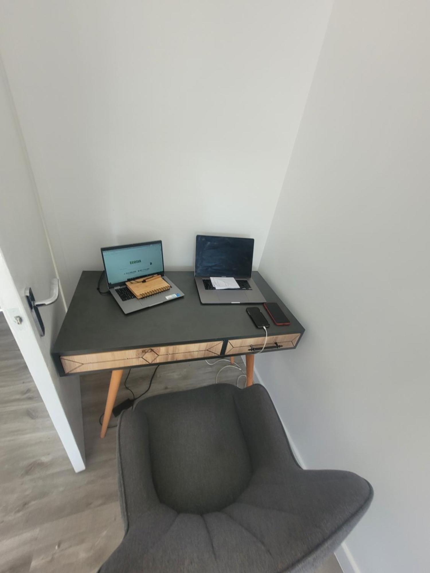 Homestay Private Rm In A 2 Bed Near 4 Train Stations London