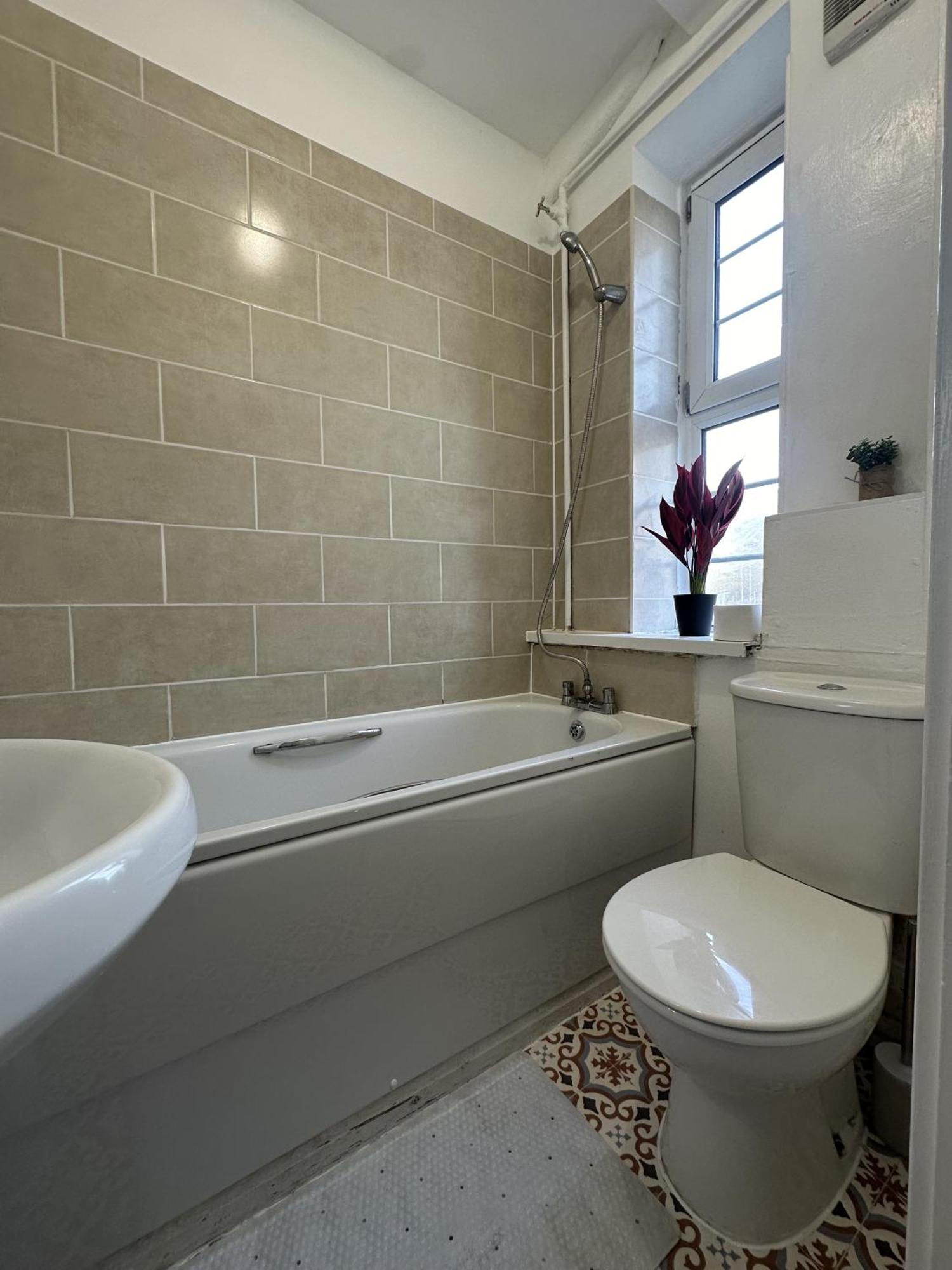 Chic 3 Bedroom Flat Ontower Bridge Leilighet London