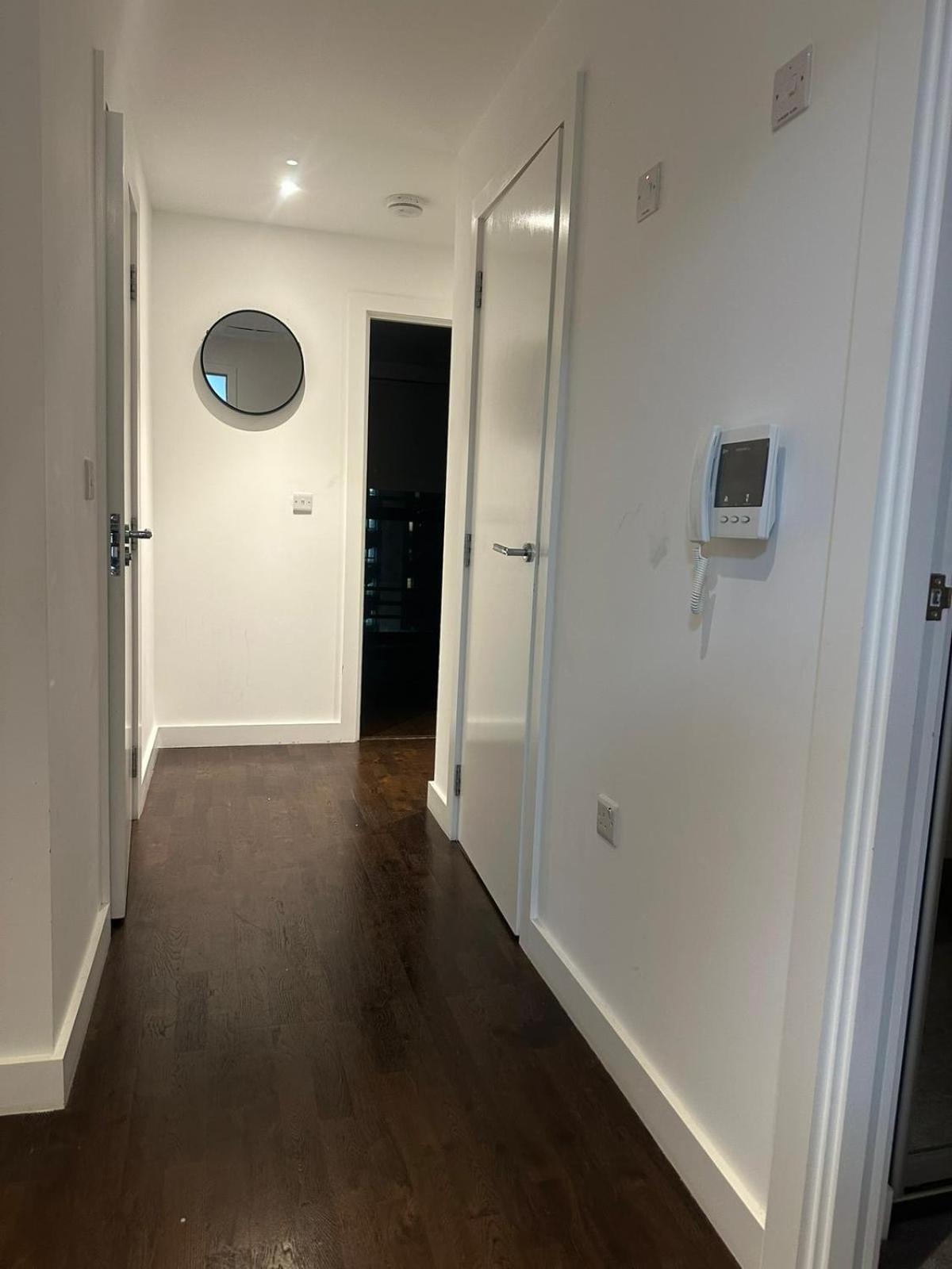 A Beautiful Two Bedroom Two Bathroom Apartment, A Few Minutes From The Iconic 02 Arena Londen