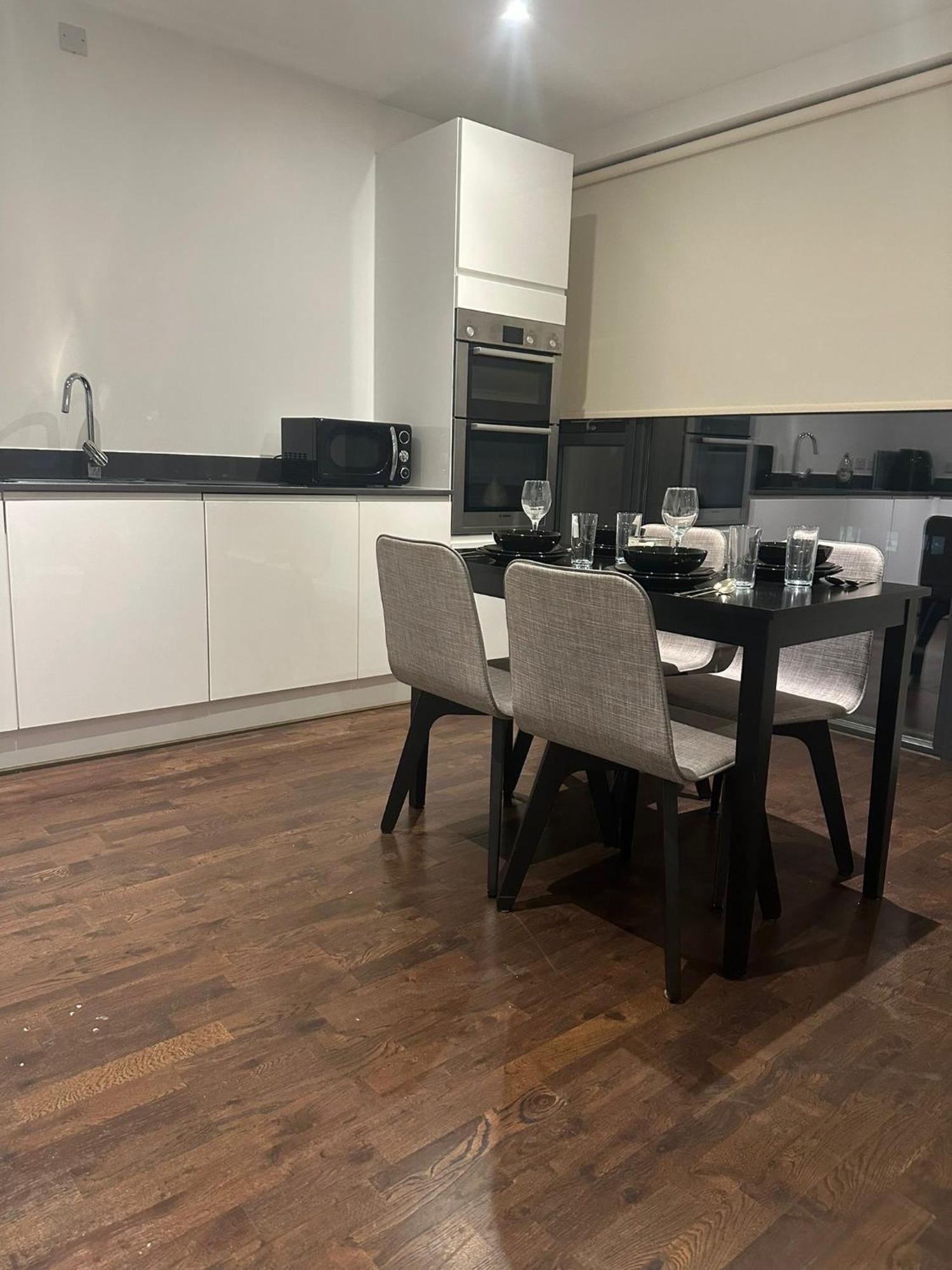A Beautiful Two Bedroom Two Bathroom Apartment, A Few Minutes From The Iconic 02 Arena * Londen
