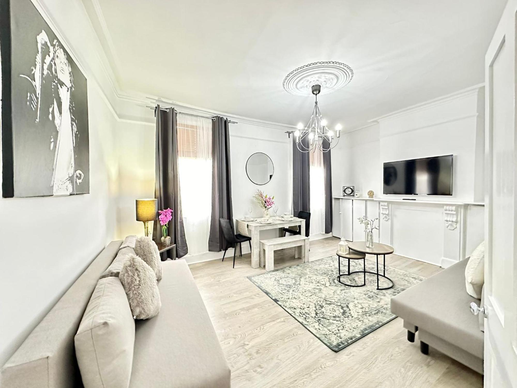 Central Two Bedroom Lejlighed *