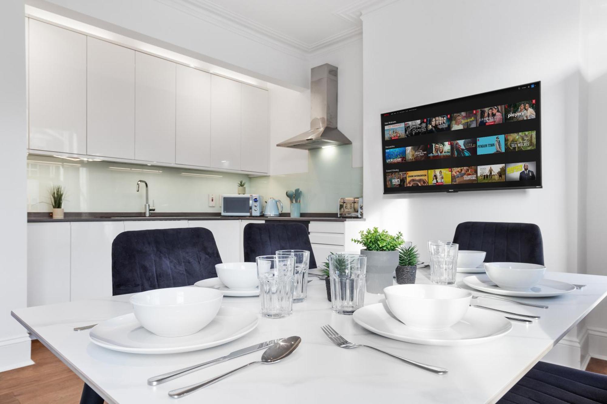 Luxury 4 Bedroom Flat With Stunning Shard View From Terrace In London! Next To Station, Sleeps 9 Apartment *