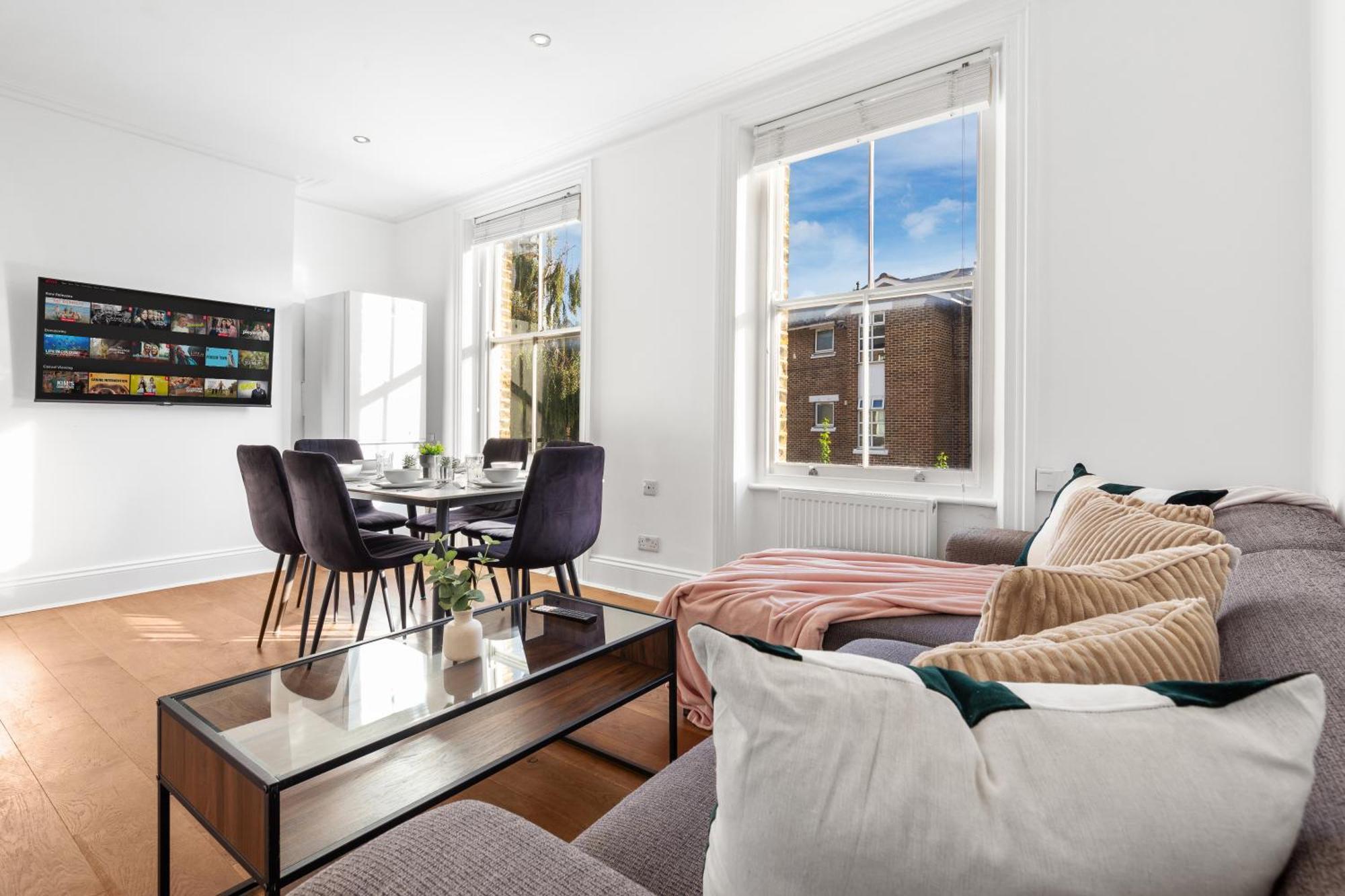 Apartment Luxury 4 Bedroom Flat With Stunning Shard View From Terrace In London! Next To Station, Sleeps 9 London