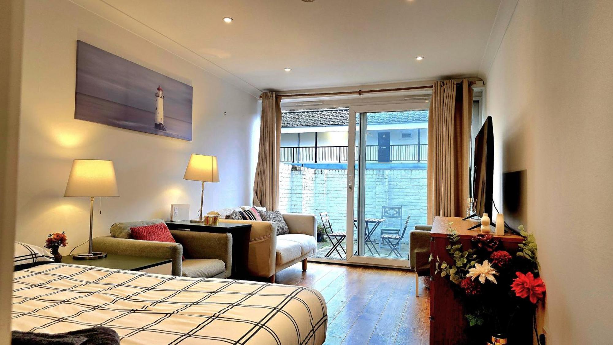 Ferienhaus Charming 4 Bedroom Duplex With Private Entrance *