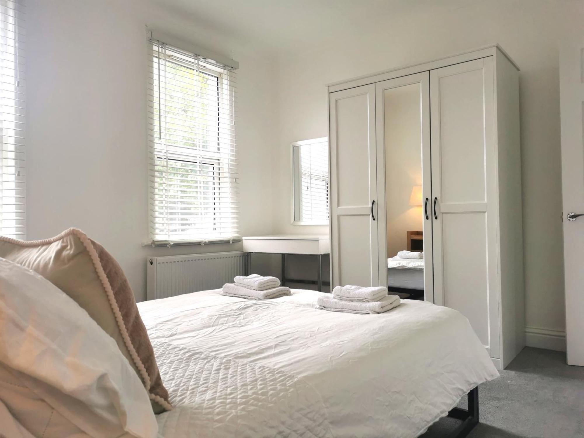 No 10 Spacious 2-bedroom House In Stratford With Parking For Up To Six Londres