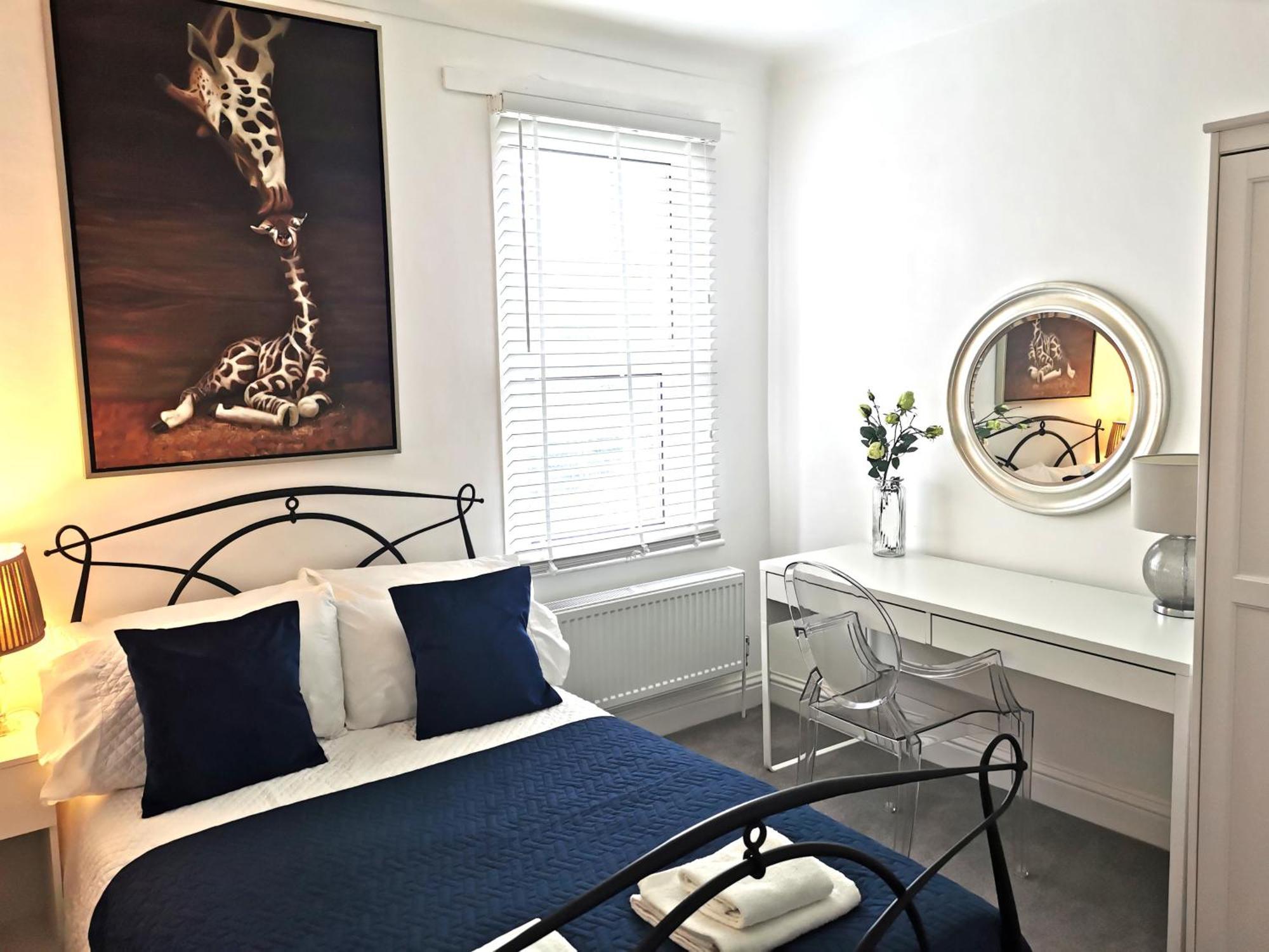 Hébergement de vacances No 10 Spacious 2-bedroom House In Stratford With Parking For Up To Six