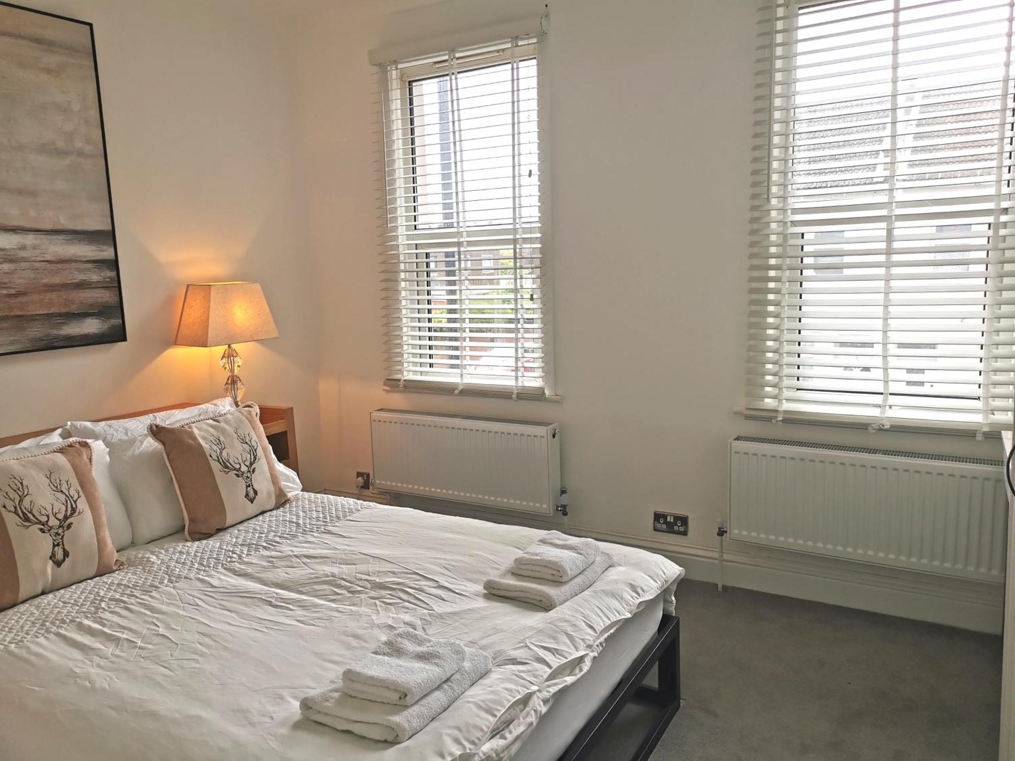 No 10 Spacious 2-bedroom House In Stratford With Parking For Up To Six Londres