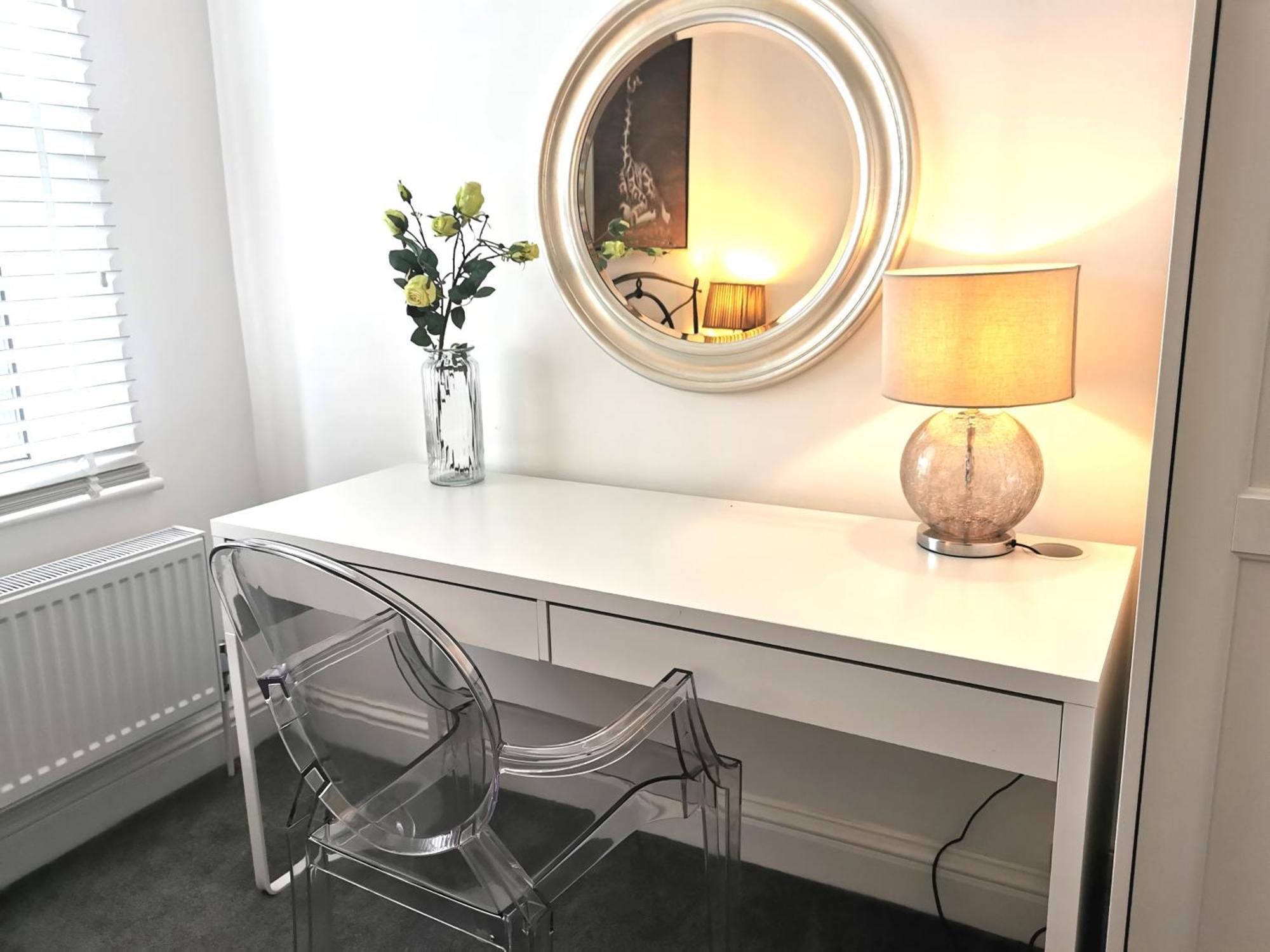 No 10 Spacious 2-bedroom House In Stratford With Parking For Up To Six Hébergement de vacances