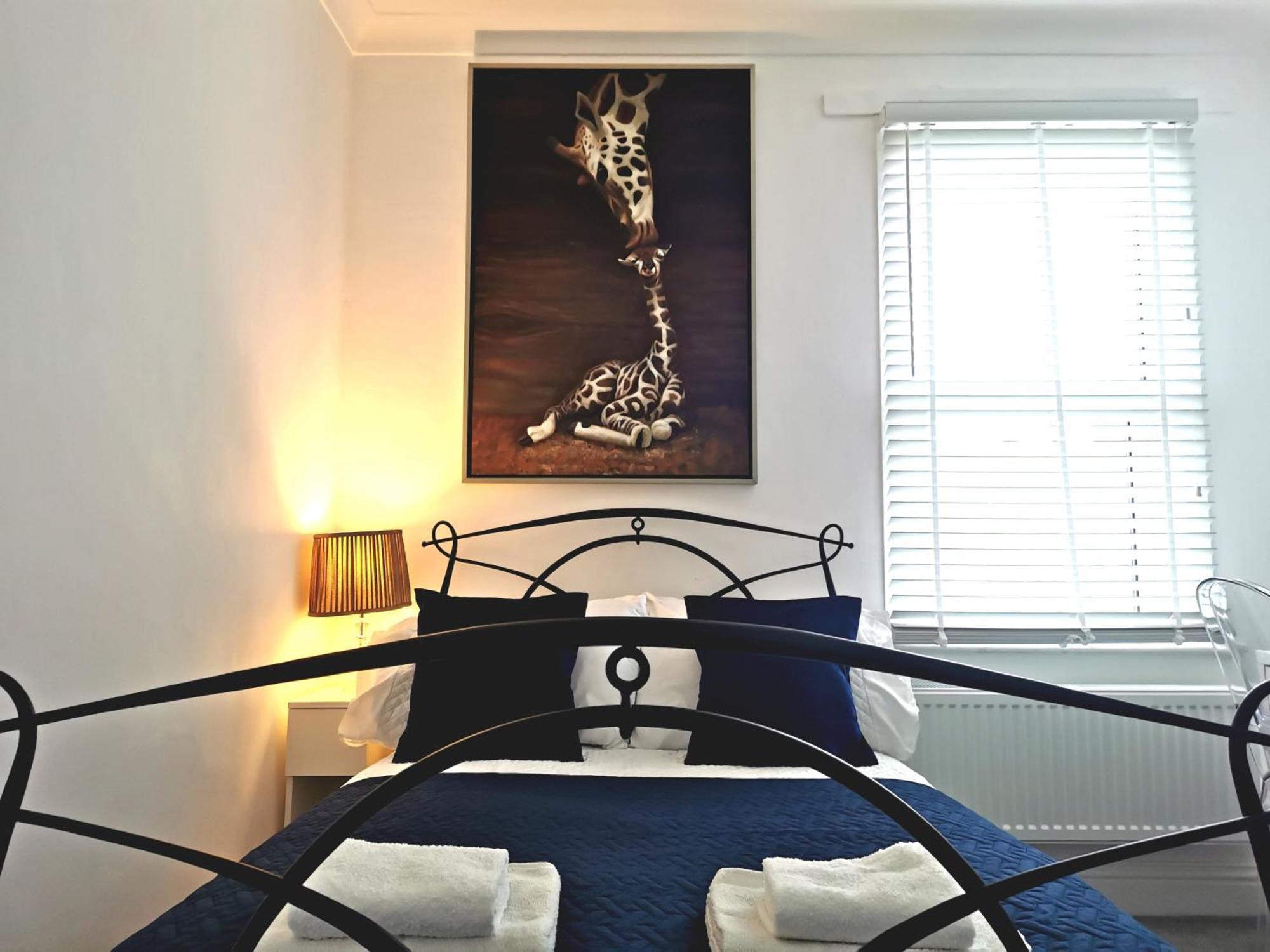 No 10 Spacious 2-bedroom House In Stratford With Parking For Up To Six Londres
