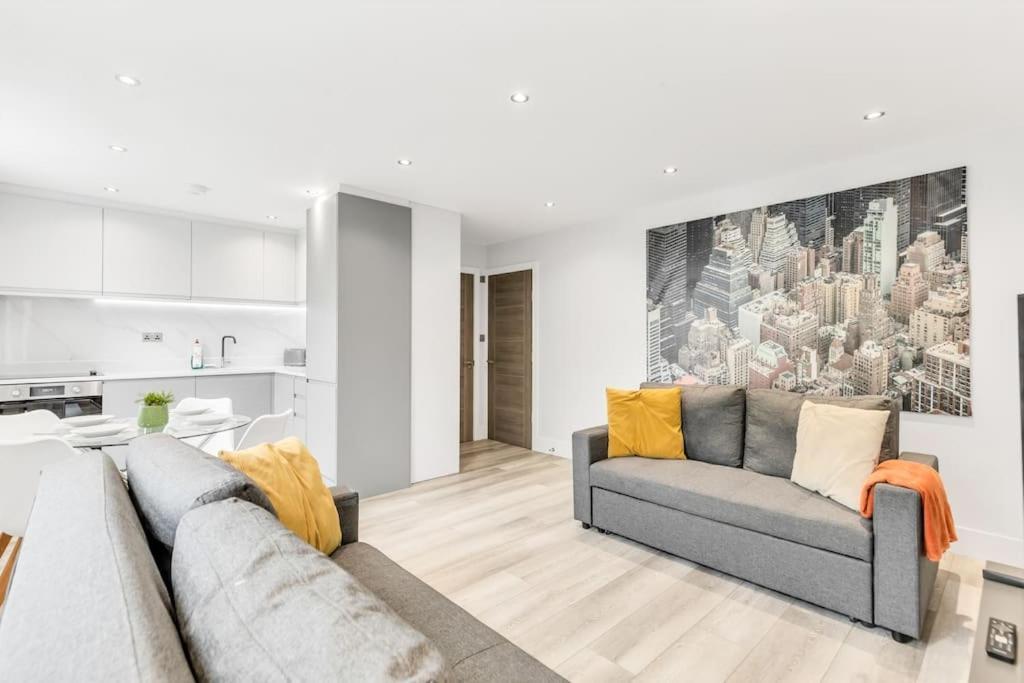 Apartment Lux St Johns Wood - Sleeps 7 London