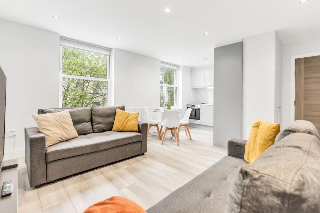 Lux St Johns Wood - Sleeps 7 Appartement Londen