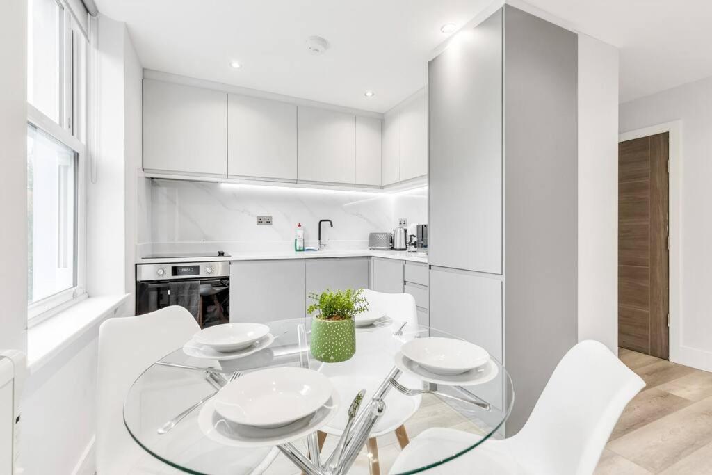 Lux St Johns Wood - Sleeps 7 London