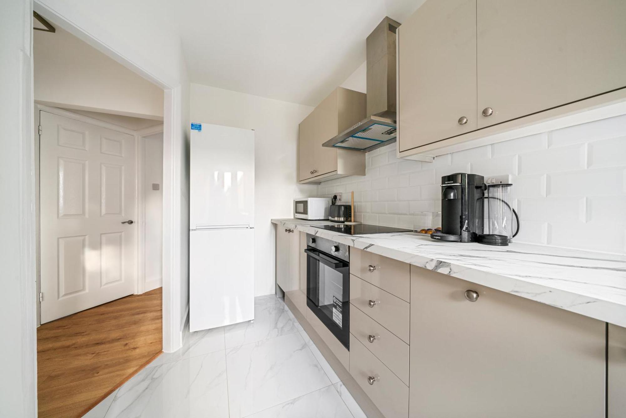 2 Bed Luxury Parking And Garden - Close To Heathrow Lejlighed