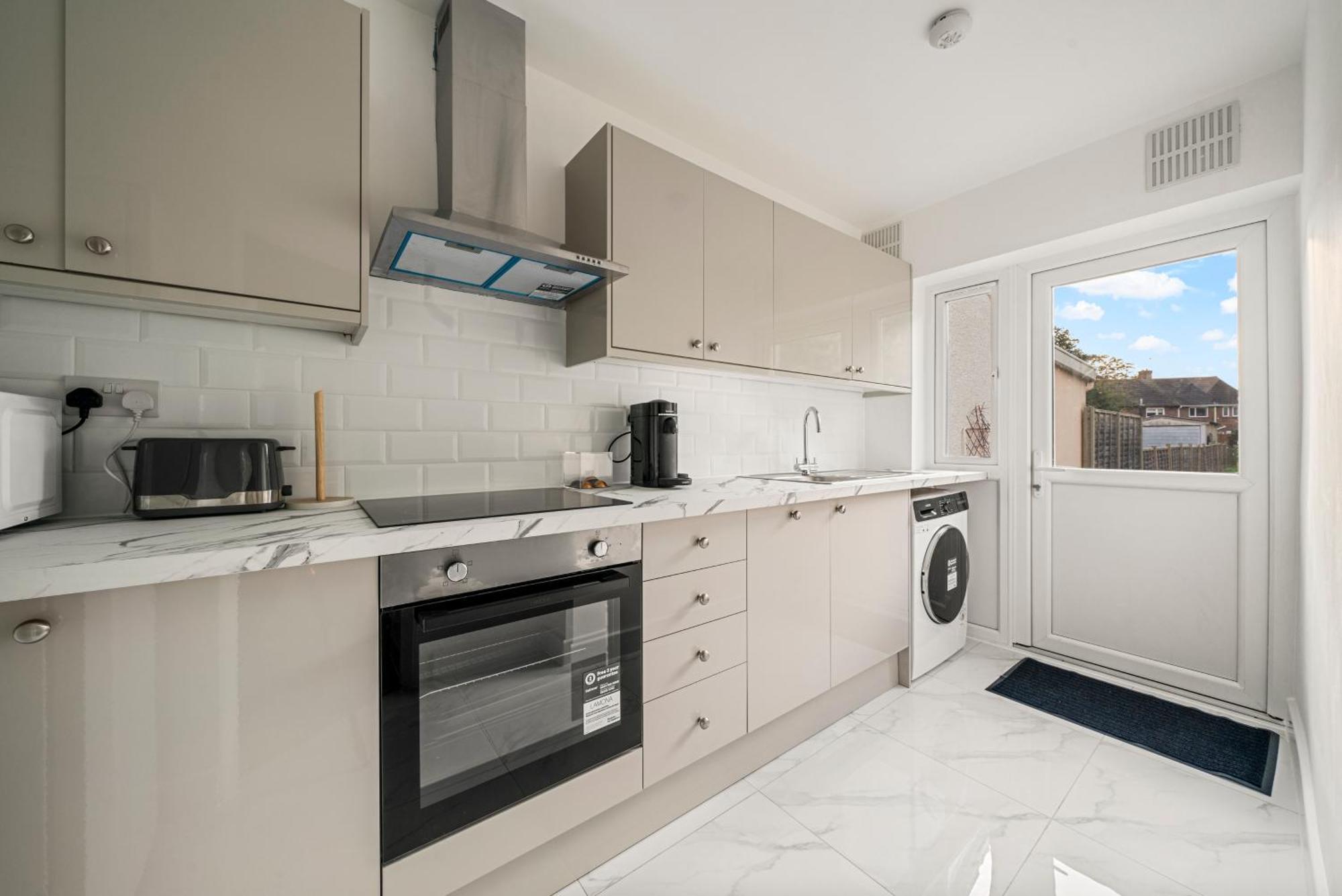2 Bed Luxury Parking And Garden - Close To Heathrow Lejlighed London