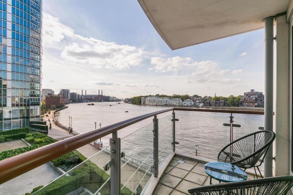 2 Bed Riverside Flat With Breath Taking Views Appartement