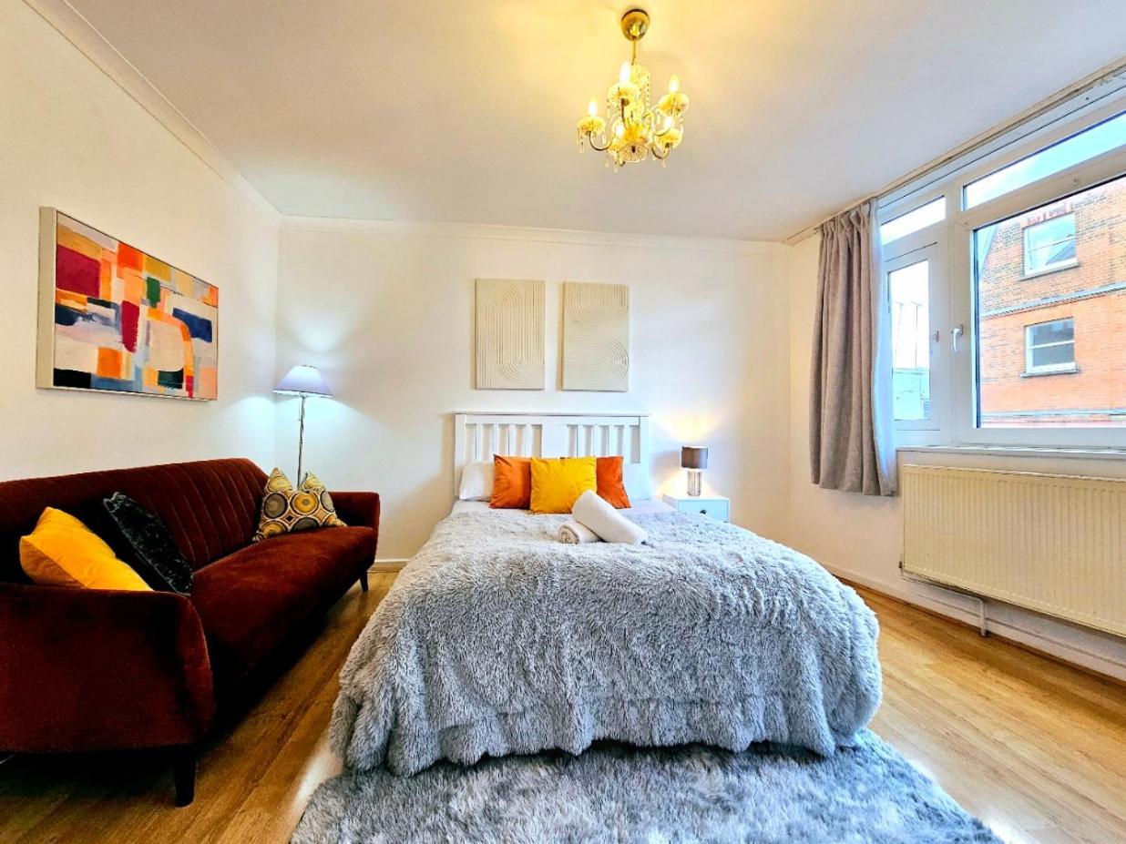 Bright & Spacious In Building With Lift, Right Next To Bayswater Station - Walk To Kensington Palace, Hyde Park, Little Venice & Notting Hill Londra