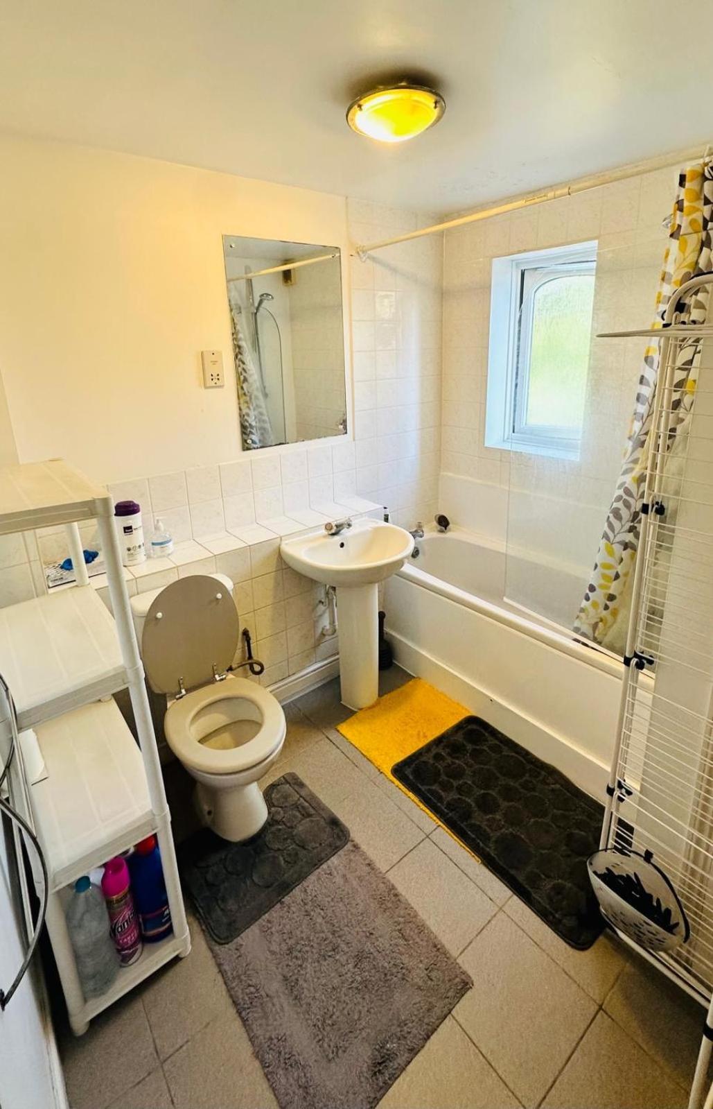The Right Place. A Fabulous/cozy Double London