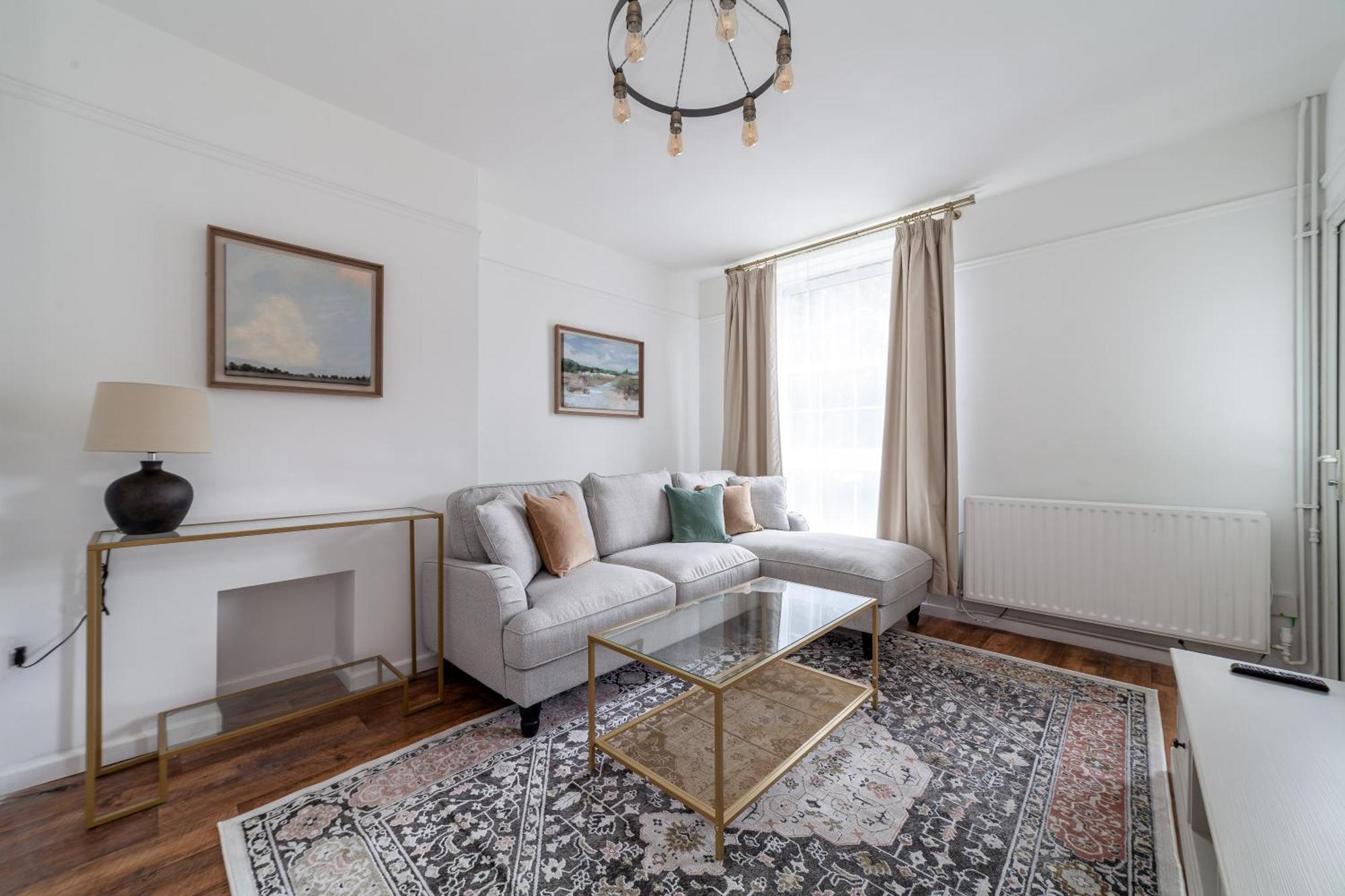 Lägenhet Comfortable Welcoming 3br House Wbalcony, South