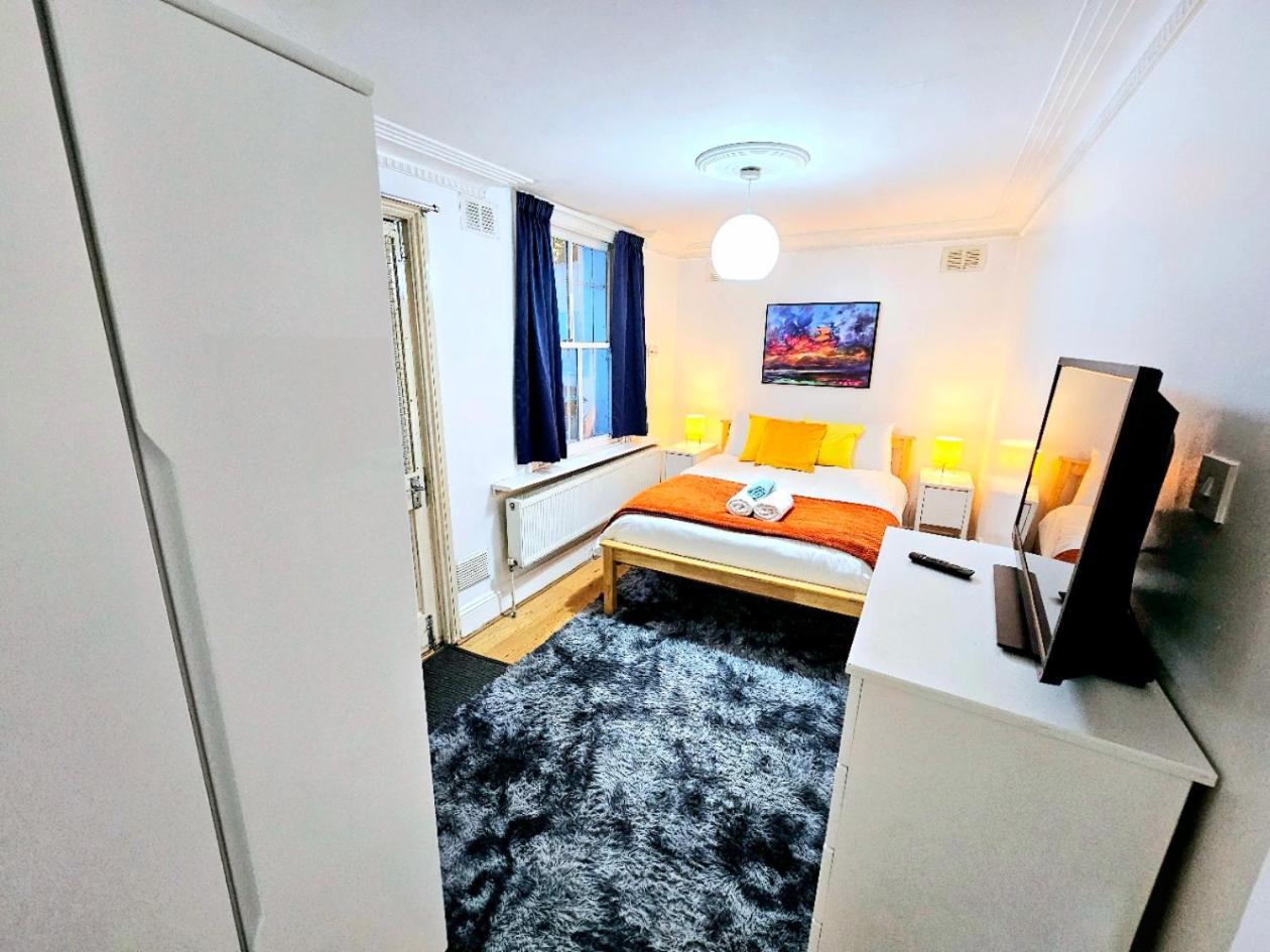 Apartment Spacious & Cosy 2 Bedroom 2 Sofa-beds With Private Entrance And Back Patio, 3 Min Walk To Earl's Court Station