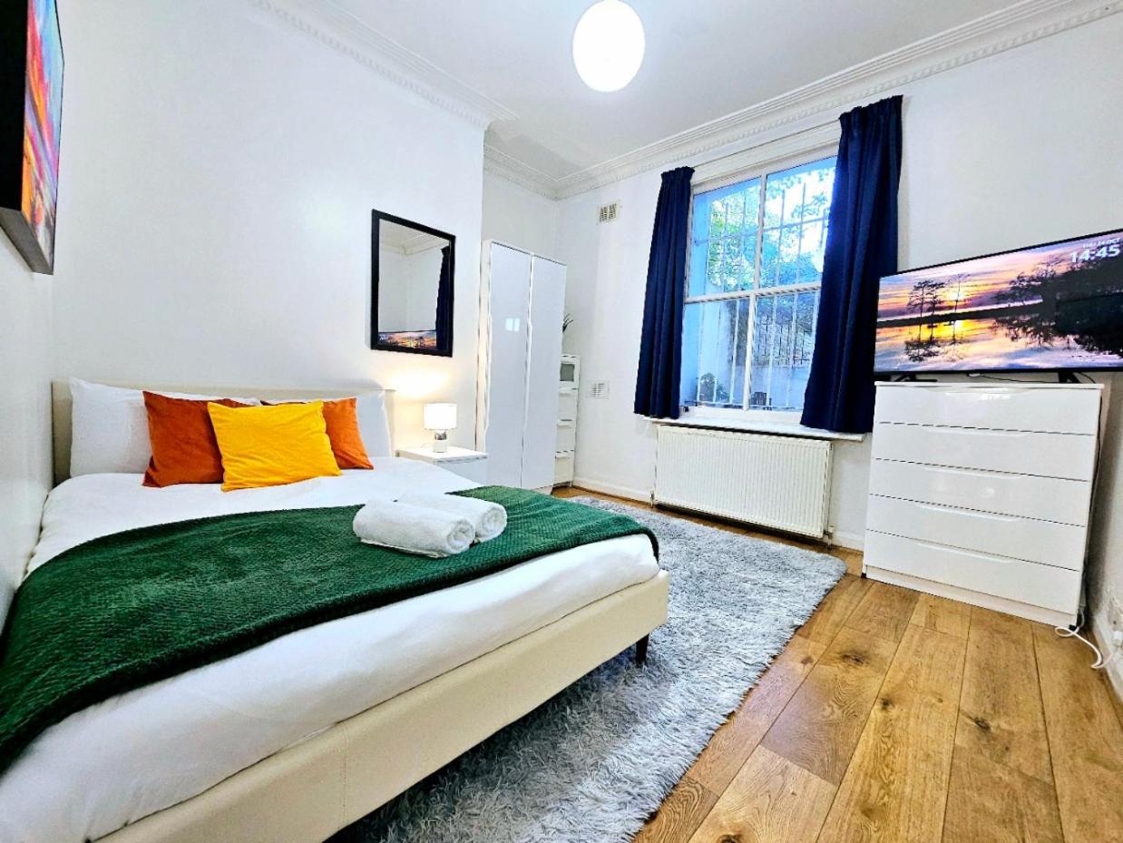 Spacious & Cosy 2 Bedroom 2 Sofa-beds With Private Entrance And Back Patio, 3 Min Walk To Earl's Court Station London