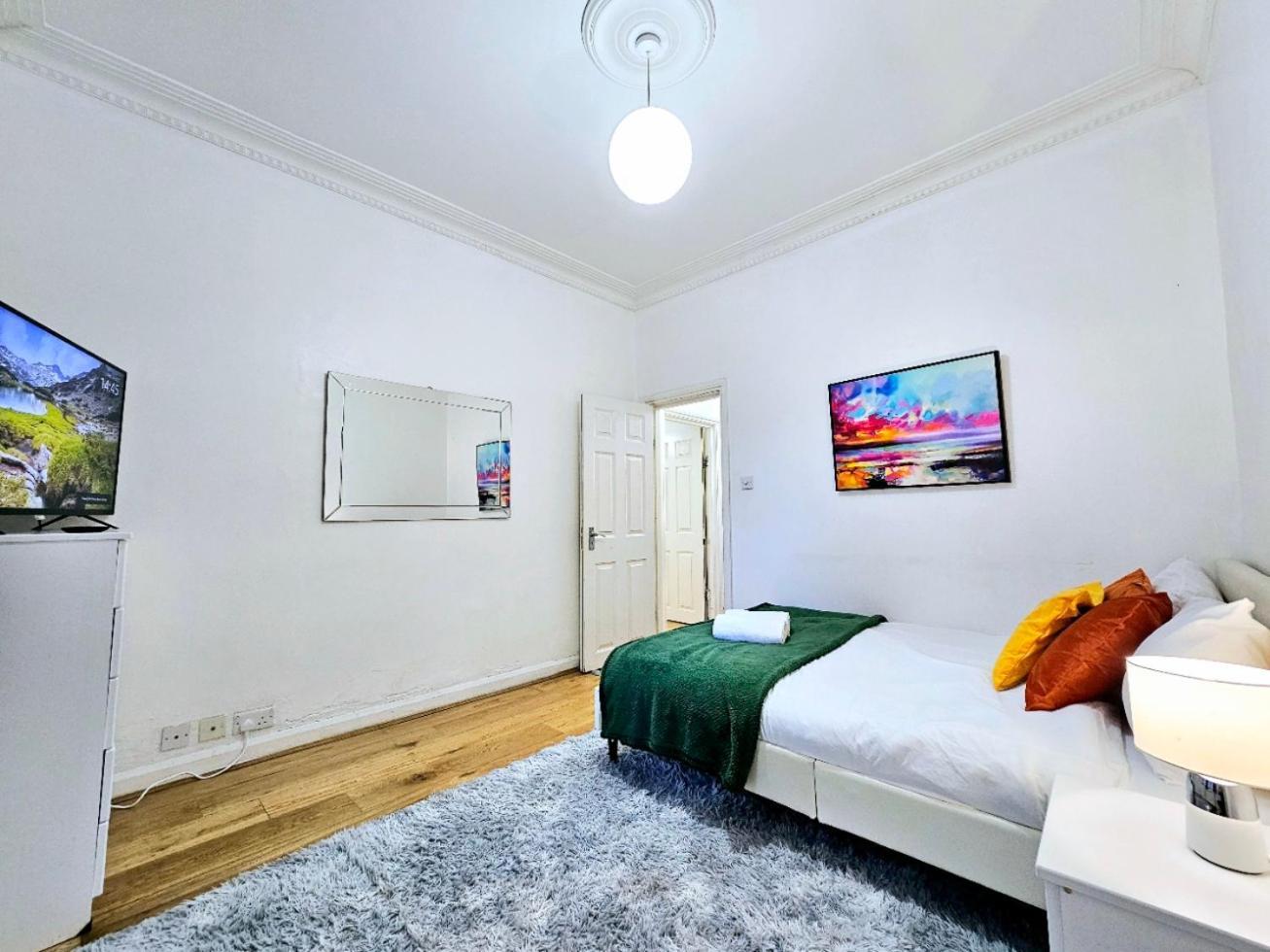 Apartment Spacious & Cosy 2 Bedroom 2 Sofa-beds With Private Entrance And Back Patio, 3 Min Walk To Earl's Court Station