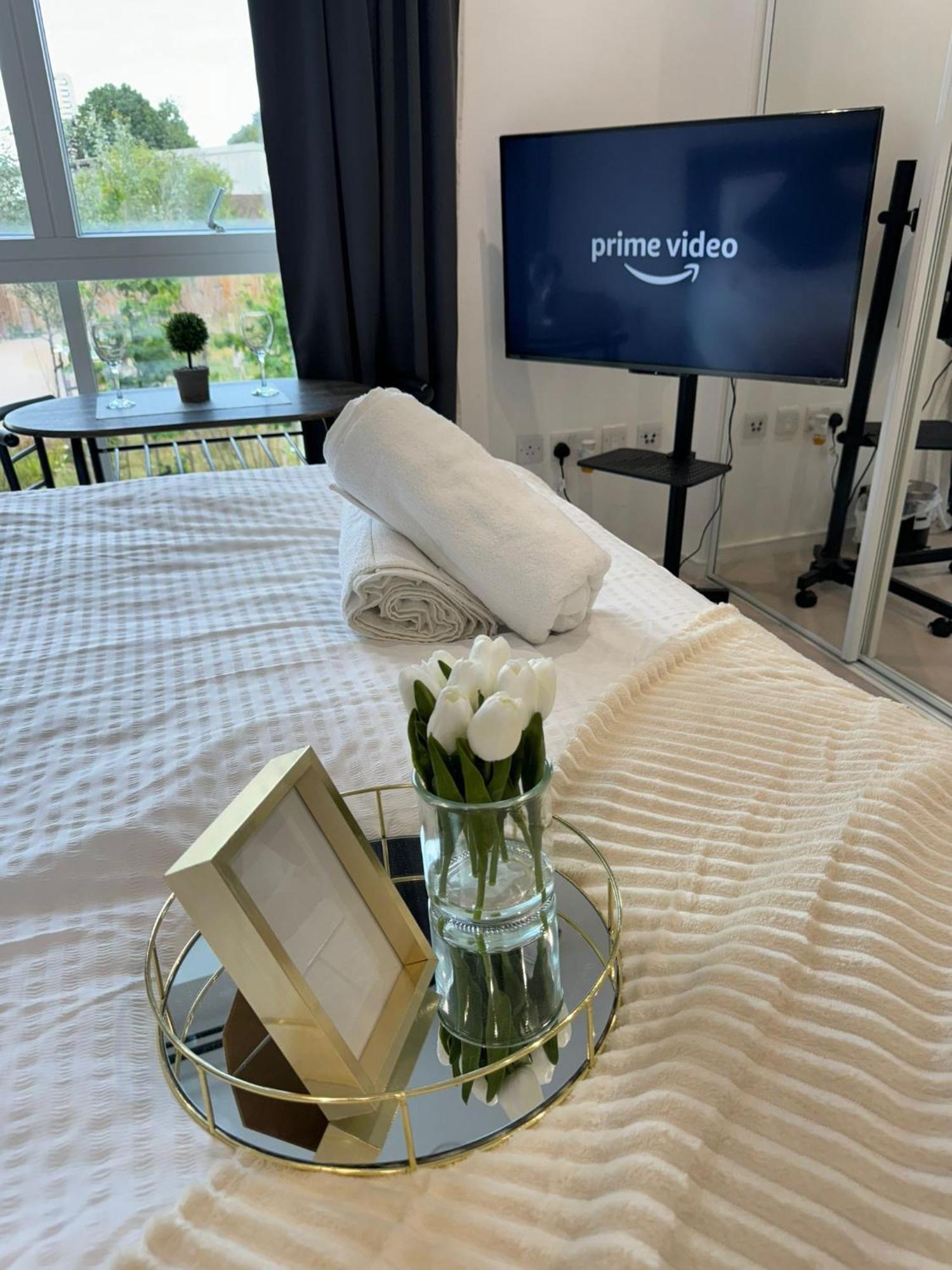 Kayz Lodge- Luxury Ensuite-private & Shared In A New House At The Olympic Village Overlooking Stratford Westfield And Tube Station * Londra