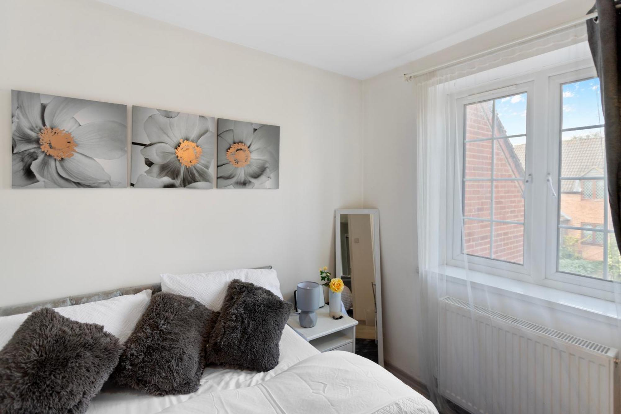 Vakantiehuis Cozy 3-bed House Near Lcy & Excel Ideal For Groups & Families Londen