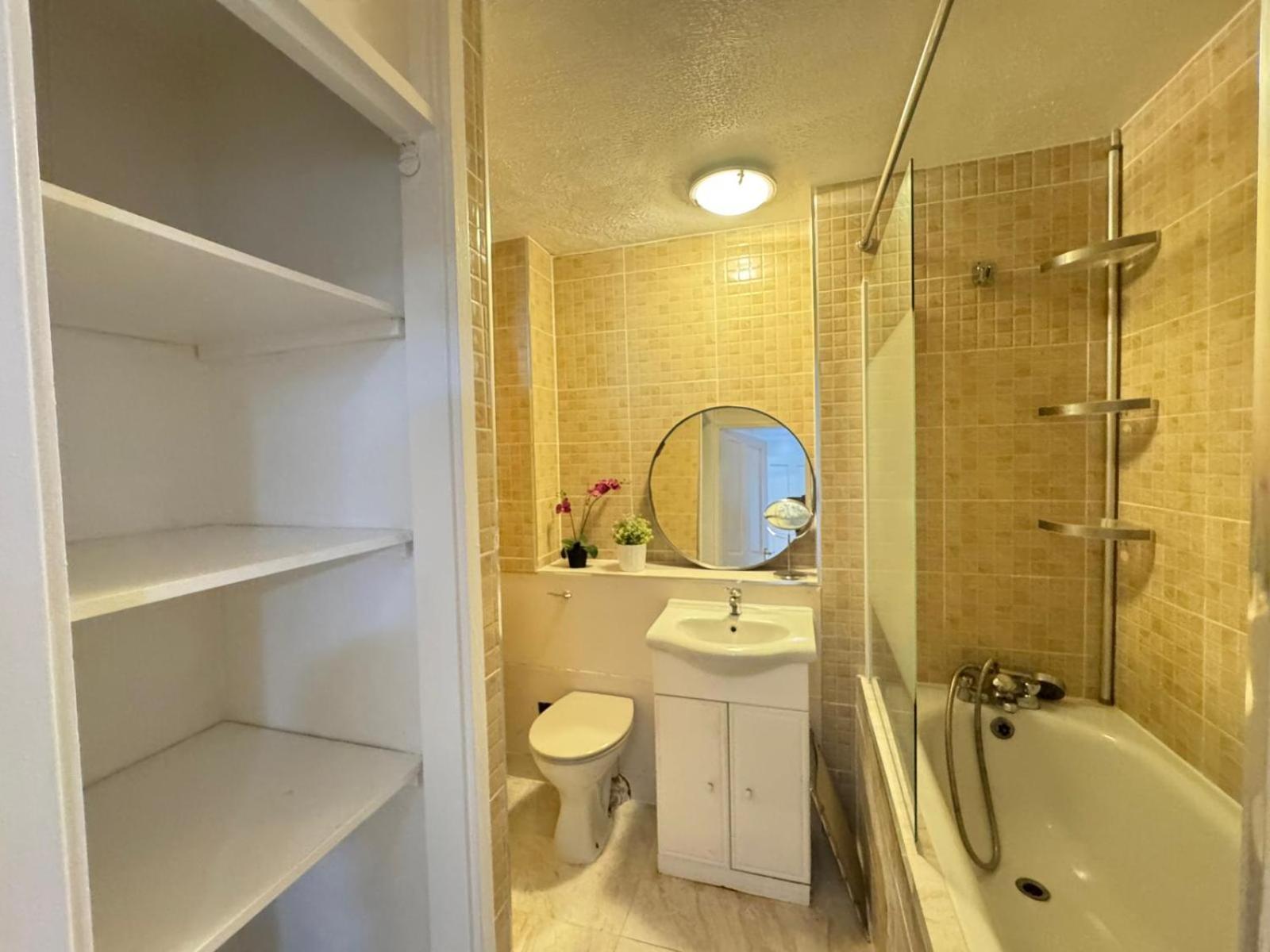 Lägenhet Tks Modern 1bed Flat, London