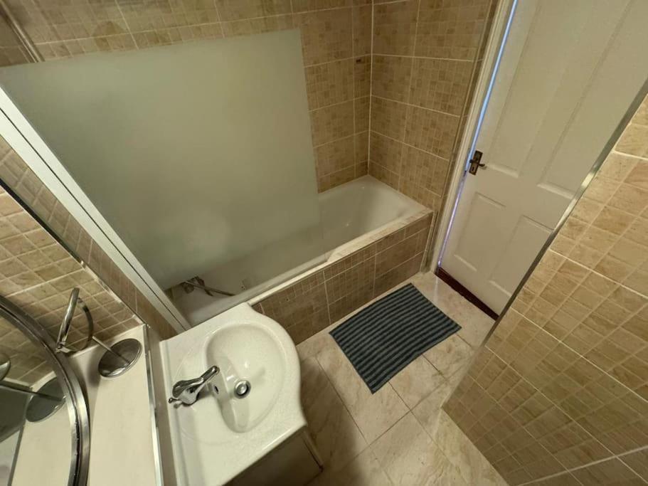 Lägenhet Tks Modern 1bed Flat, London