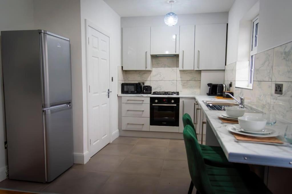 Appartement Smart Modern, Split Level Flat, Free Parking Londen