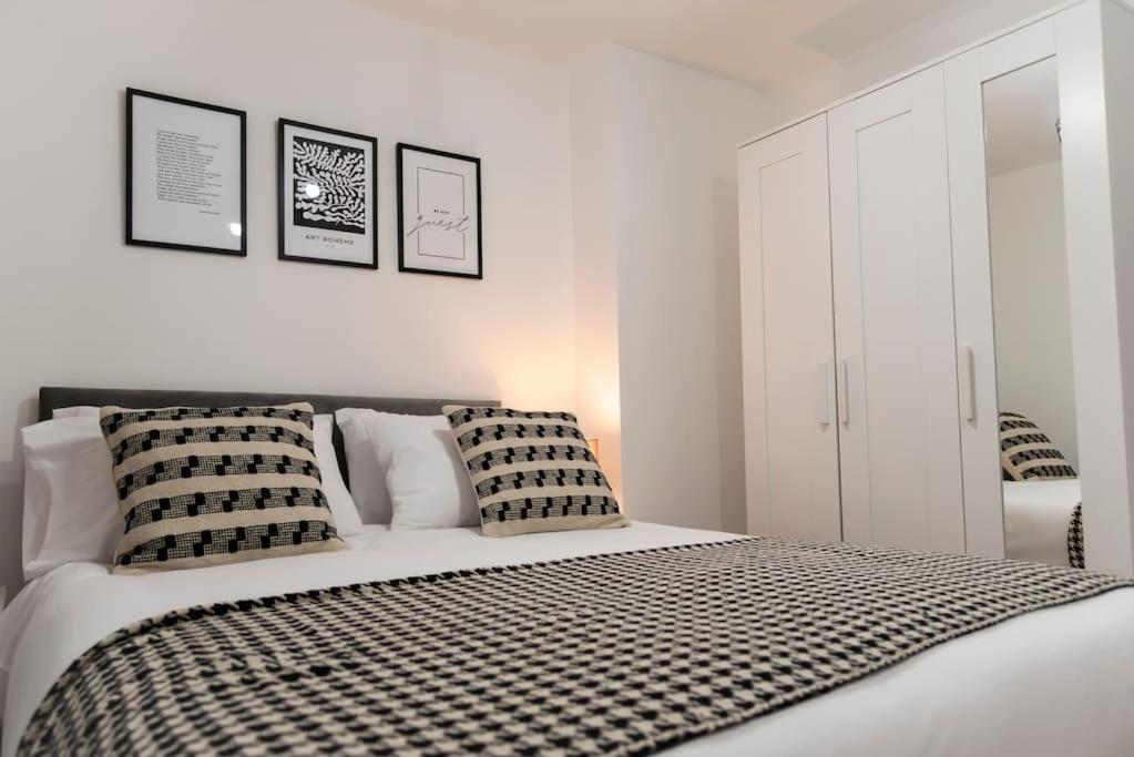 Smart Modern, Split Level Flat, Free Parking Londen